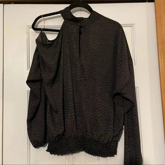 Peyton Jensen One Shoulder Leopard Print Blouse - Picture 3 of 9